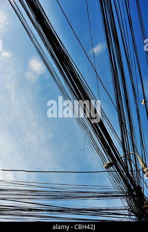 L'éclairage et l'électricité des lignes de transport d'électricité, Hanoi, Vietnam Banque D'Images