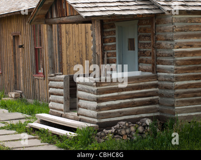 Old Log Cabin à la ferme. Musée de la montagne à l'ouest de Montrose, Colorado. Banque D'Images