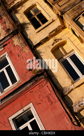 Maisons anciennes sur Tomtom Kaptan Sokagi, Beyoglu, Istanbul, Turquie Banque D'Images