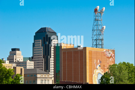 'Une fois par millénaire Moon' couvre deux côtés de murales AT&T building, Shreveport, Louisiane, Etats-Unis Banque D'Images