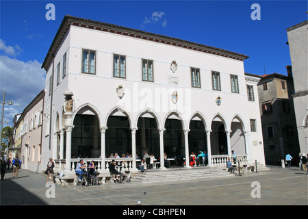 Loggia, café et café, Tito, carrés, Koper Capodistria, Primorska, la Slovénie, l'Istrie, Balkans, Mer Adriatique, de l'Europe Banque D'Images