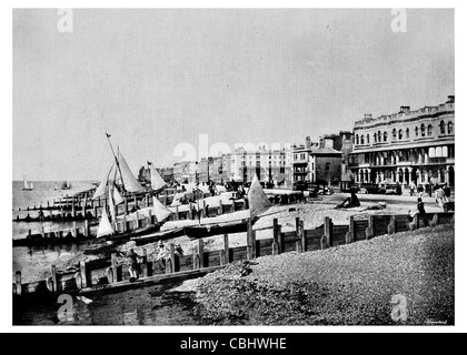 Ville de Worthing West Sussex England hameau de pêche du maquereau station balnéaire géorgienne à voile Voile plage de schiste Banque D'Images