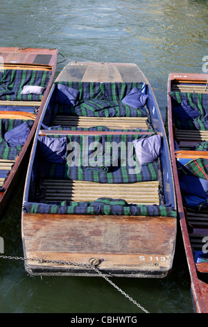 Location de plates traditionnels le long de la rivière Cam, Cambridge, England, UK Banque D'Images