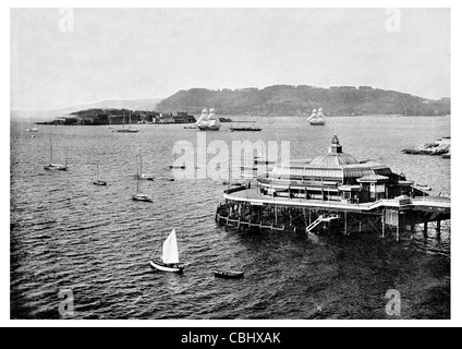 Plymouth Devon, Angleterre jetée promenade esplanade bateau à voile port de plaisance Bateau de pêche amarré amarrage Banque D'Images