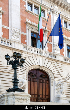 Palazzo Montecitorio avec la façade nord à Rome - siège de la chambre de représentant du parlement italien. Banque D'Images