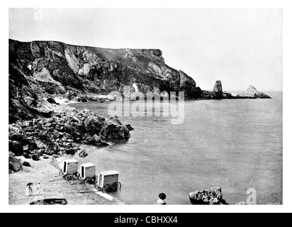 La plage de Torquay Anstey's Cove Torbay Devon, Angleterre mer pêche echelle chariot beach hut Banque D'Images