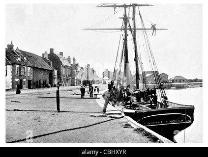 Wells Somerset England Harbour Quay Port Dock Bateau à voile location de bateau navire marin du mât gréement de pêche chalutier pêcheur ferry Banque D'Images