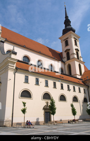 À l'extérieur de l'église St Tomas Moravske namesti square centre ville de Brno Moravia République Tchèque Europe Banque D'Images