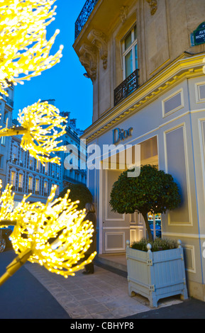 Paris, France, Noël luxueux, Dior Store, l'éclairage LED extérieur décorations sur street Banque D'Images