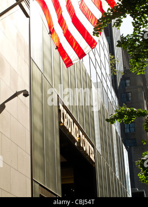 Trump Tower est un immeuble de bureaux à usage mixte et un gratte-ciel de résidence situé à Midtown Manhattan sur la Cinquième Avenue, New York City, États-Unis Banque D'Images