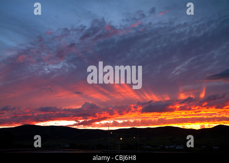 Coucher du soleil le long de l'Interstate 15 près de Dillon, Montana, USA. Banque D'Images