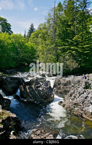 Avis de "Le Chaudron" sur la rivière Llugwy de Pont-a-paire pont dans le village de Snowdonian Betws-Y-coed Banque D'Images