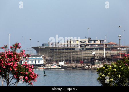 Bateau de croisière en construction à Iquique , port , Région I , Chili Banque D'Images