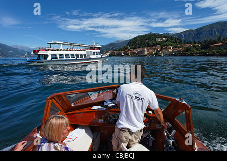 Des bateaux d'excursion, Bellagio, Lac de Côme, Lombardie, Italie Banque D'Images
