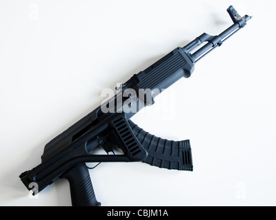 Les AK-47 avec un magazine et un rond 30 stock de pliage. Banque D'Images