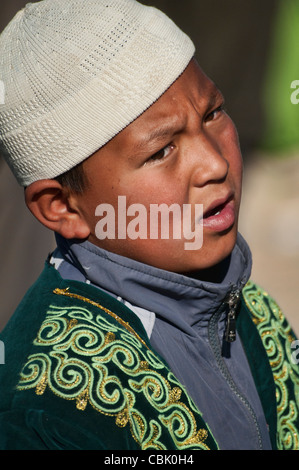 Portrait d'un garçon dans la région de l'Altaï du Bayan-Ölgii dans l'ouest de la Mongolie Banque D'Images