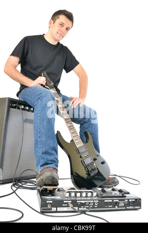 Avec les jeunes et d'un amplificateur de guitare Banque D'Images