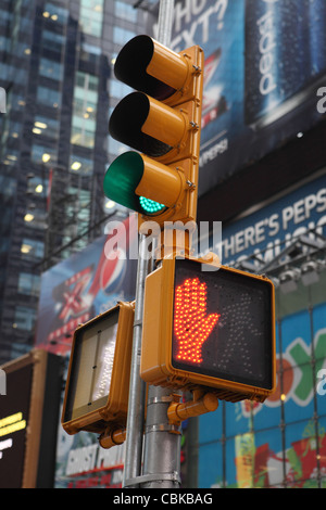 Feu de circulation piétonne, Times Square, Manhattan, New York City, New York, USA Banque D'Images