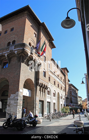 Palazzo della Provincia, gouvernement provincial building, Piazza Caduti per la Libertà, Ravenne, Émilie-Romagne, Italie, Europe Banque D'Images