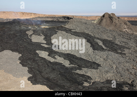 30 janvier 2011 - flux de lave basaltique, Erta Ale pit crater volcan Caldera, dépression Danakil, l'Éthiopie. Banque D'Images