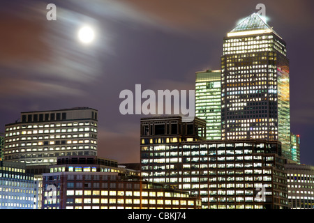 Pleine lune sur les Docklands, London, UK Banque D'Images