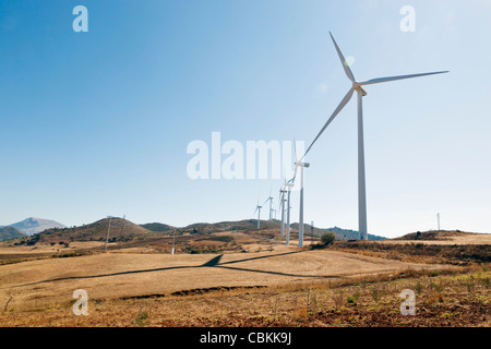 Parc éolien près de Ardales, la province de Malaga, Espagne. Les éoliennes produisant de l'électricité. Banque D'Images