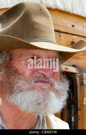 Muleskinner équitation sur un chariot couvert dans la ville de rochers Réserve Nationale et State Park dans le comté de Cassia, Florida, USA. M. Banque D'Images