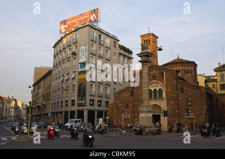 Corso Venezia street à la Piazza San Babila square centre historique Milan Lombardie Italie Europe Banque D'Images