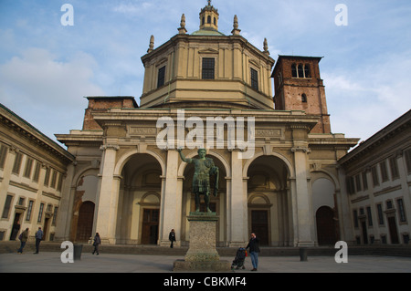 Basilique de San Lorenzo Maggiore le long de Corso di Porta Ticinese street Milan Lombardie Italie Europe Banque D'Images