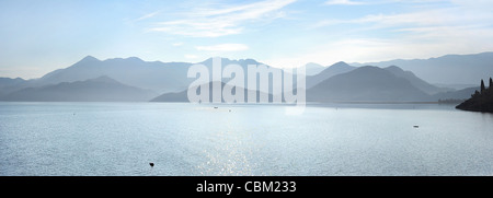 Est un lac de Skadar, à la frontière du Monténégro avec l'Albanie, le plus grand lac de la péninsule des Balkans. Banque D'Images