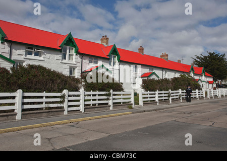 L'Atlantique Sud, îles Falkland, Port Stanley. Les maisons en rangée sur rue principale Banque D'Images