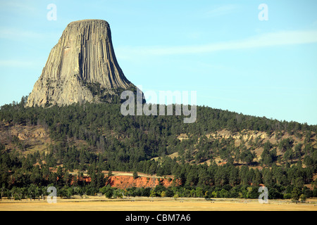 15 septembre 2009 - Devils Tower, une intrusion ignée monolithique ou laccolith faite de colonnes de porphyre de phonolite, Wyoming. Banque D'Images