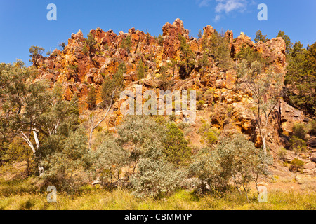 Les falaises accidentées dans Warren Gorge près de Quorn dans la chaîne de Flinders en Australie du Sud, Australie outback Banque D'Images