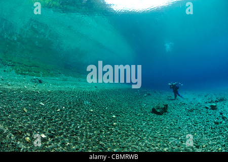 Scuba Diver à Green Lake, Tragoess, Styrie, Autriche Banque D'Images