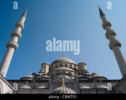 Yeni Camii, la nouvelle mosquée ou mosquée de la Valide Sultan Istanbul Turquie Banque D'Images