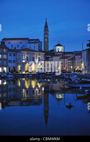 Marina et du quartier historique de Piran, Slovénie, péninsule de l'Istrie Banque D'Images