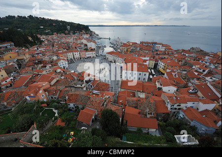 Marina et du quartier historique de Piran, Slovénie, péninsule de l'Istrie Banque D'Images