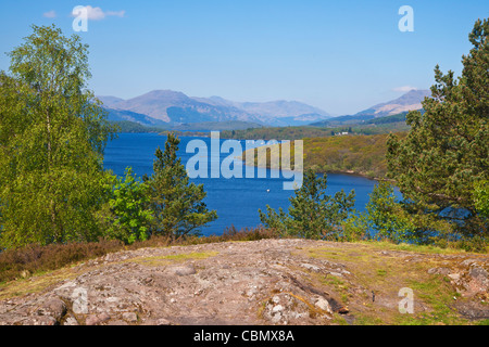 Jusqu'à Loch Lomond de Balmaha, en Écosse. Banque D'Images