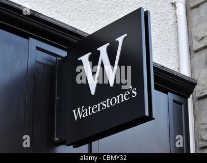 Waterstone's shop sign. Stricklandgate, Kendal, Cumbria, Angleterre, Royaume-Uni, Europe. Banque D'Images