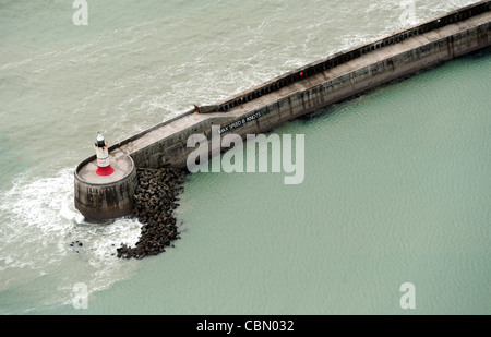 Vue aérienne de Newhaven breakwater, East Sussex, Angleterre Banque D'Images