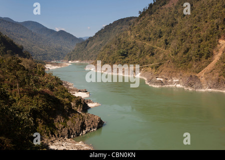 L'Inde, de l'Arunachal Pradesh, Rotung, pont suspendu sur la rivière Digang Siang, ou au pied de l'himalaya Banque D'Images