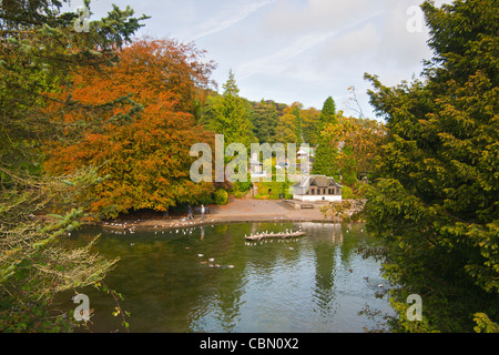 Grange Over Sands, parc, lac, jardins ornementaux, Lake District, Cumbria, Angleterre Banque D'Images