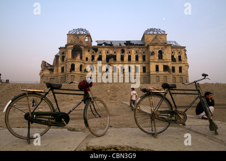 Darul Aman Palace ruiné en 1992 Guerre civile AFGHANISTAN Kaboul Banque D'Images