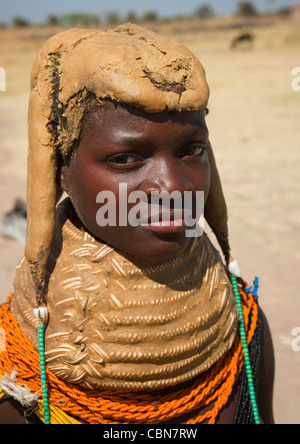 Femme Mumuhuila avec le traditionnel Collier géant, Hale Village, Angola Banque D'Images