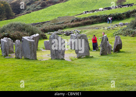 Recumbent Drombeg stone circle près de Glandore, comté de Cork, en République d'Irlande. Il est aussi connu localement comme l'autel du druide. Banque D'Images