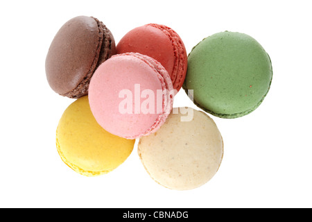Bijou frais Dessert Macarons Style Français isolé sur un fond blanc avec aucune des personnes prêtes à manger Banque D'Images