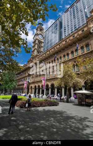 La façade principale de l'ancien bâtiment de la poste générale (GPO) avec sa tour d'horloge de 73 mètres de haut à Martin place, Sydney, New South Banque D'Images