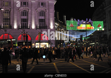 London Piccadilly Circus et Regent Street lumières de fête. UK. Banque D'Images