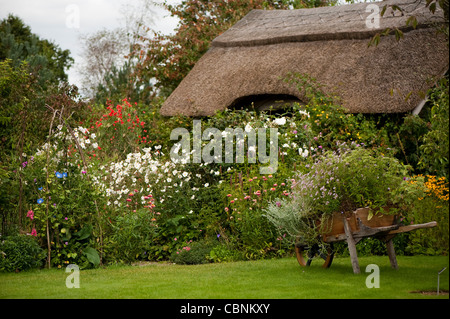 Le Chalet jardin en septembre, RHS Rosemoor, Devon, Angleterre, Royaume-Uni Banque D'Images