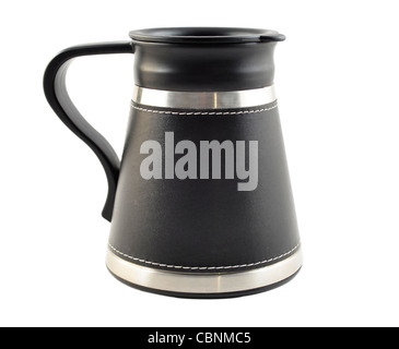 Une tasse de café de voyage noir sur fond blanc Banque D'Images